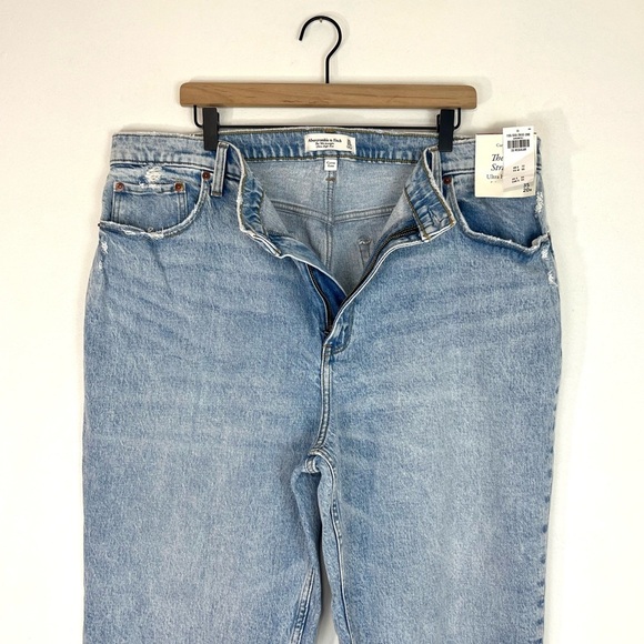 Abercrombie & Fitch Curve Love Ultra High
Rise The 90s Straight Jean NWT Sz 35 - Picture 5 of 12